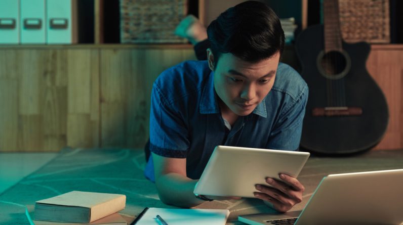 how to play minecraft education without buying it